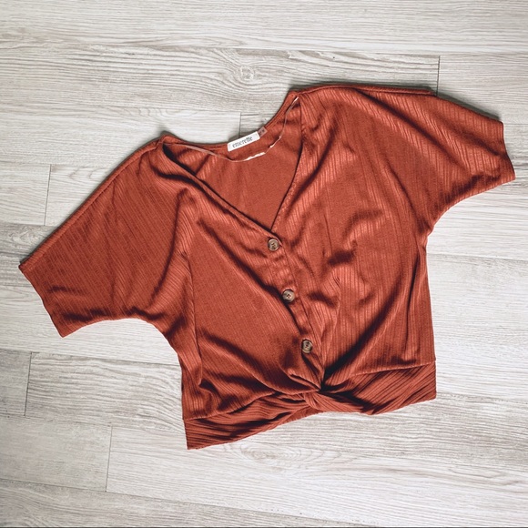 Emerette Short Sleeve Twist Front Crop Top - Picture 2 of 7